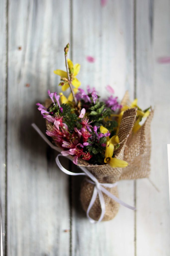 Gorgeous tiny wildflower bouquets for the Ostara, Beltane, the Equinox or a spring handfasting!