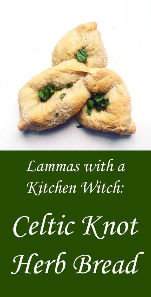 Triquetra Celtic knot bread for Lammas! Make these fabulous little table delights for your altar, your Lughnasadh ritual or just to enjoy! Stuffed with herbs, garlic and cheese. Yu