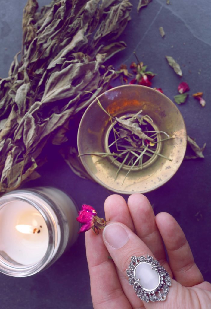 7 Witchy DIY incense recipes for any spell.