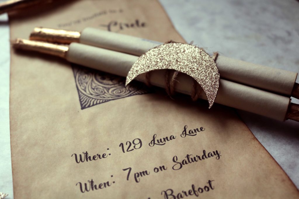 Moon party twig scroll invitations. An easy DIY to make a full moon party magical.