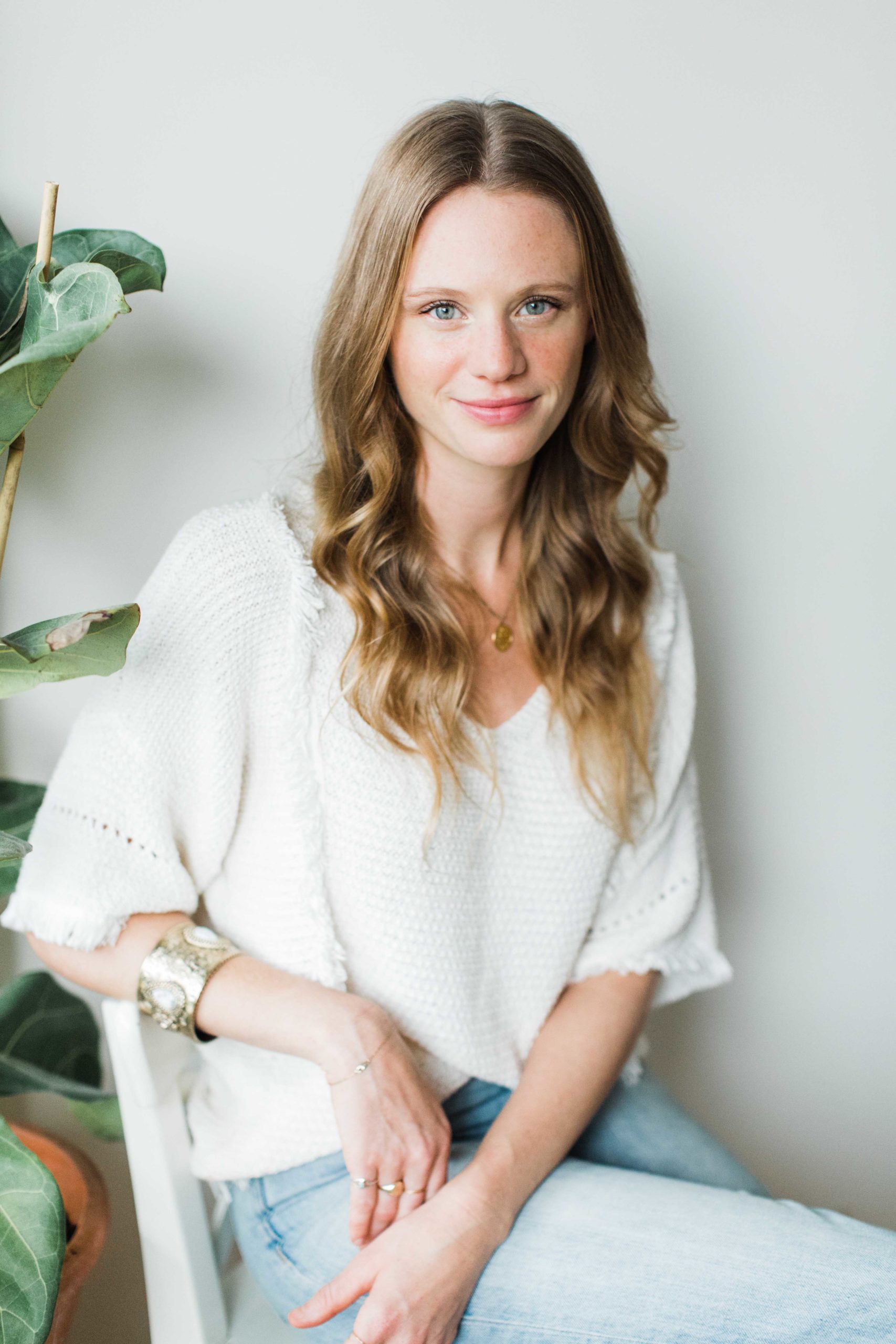 Leah Vandervelt, author of Magical Self-Care, sits down for an interview with Moody Moons on natural living in the city, self-care cooking and her new book.