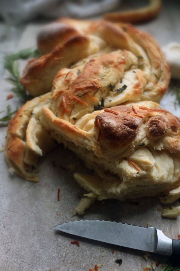 Garlic and herb swirl bread with pesto. A perfect treat to make this Lughnasadh!