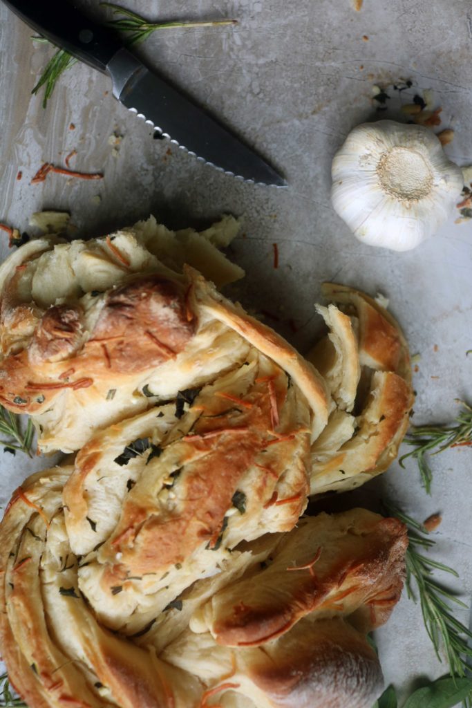 Spiral bread with garlic & herbs make the perfect recipe for Lammas. Super easy, shareable and delicious.