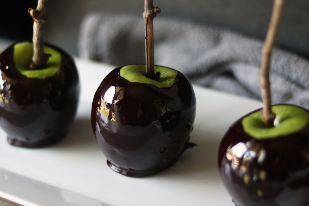 A kitchen witch's recipe to make "poison" candy apples for Samhain or Halloween.