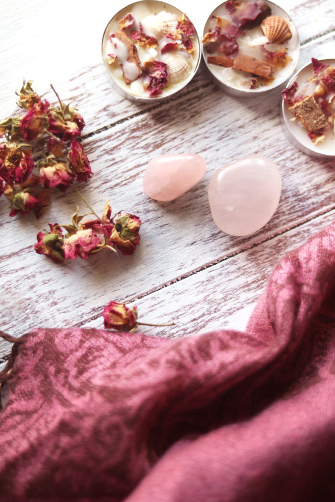 Creative ideas to use rose quartz in magic, spells and witchcraft.