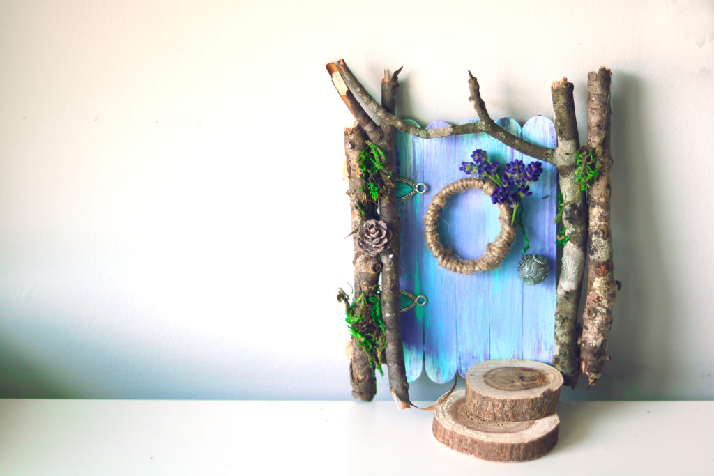 DIY fairy door craft project. Easy, whimsical and beautiful.